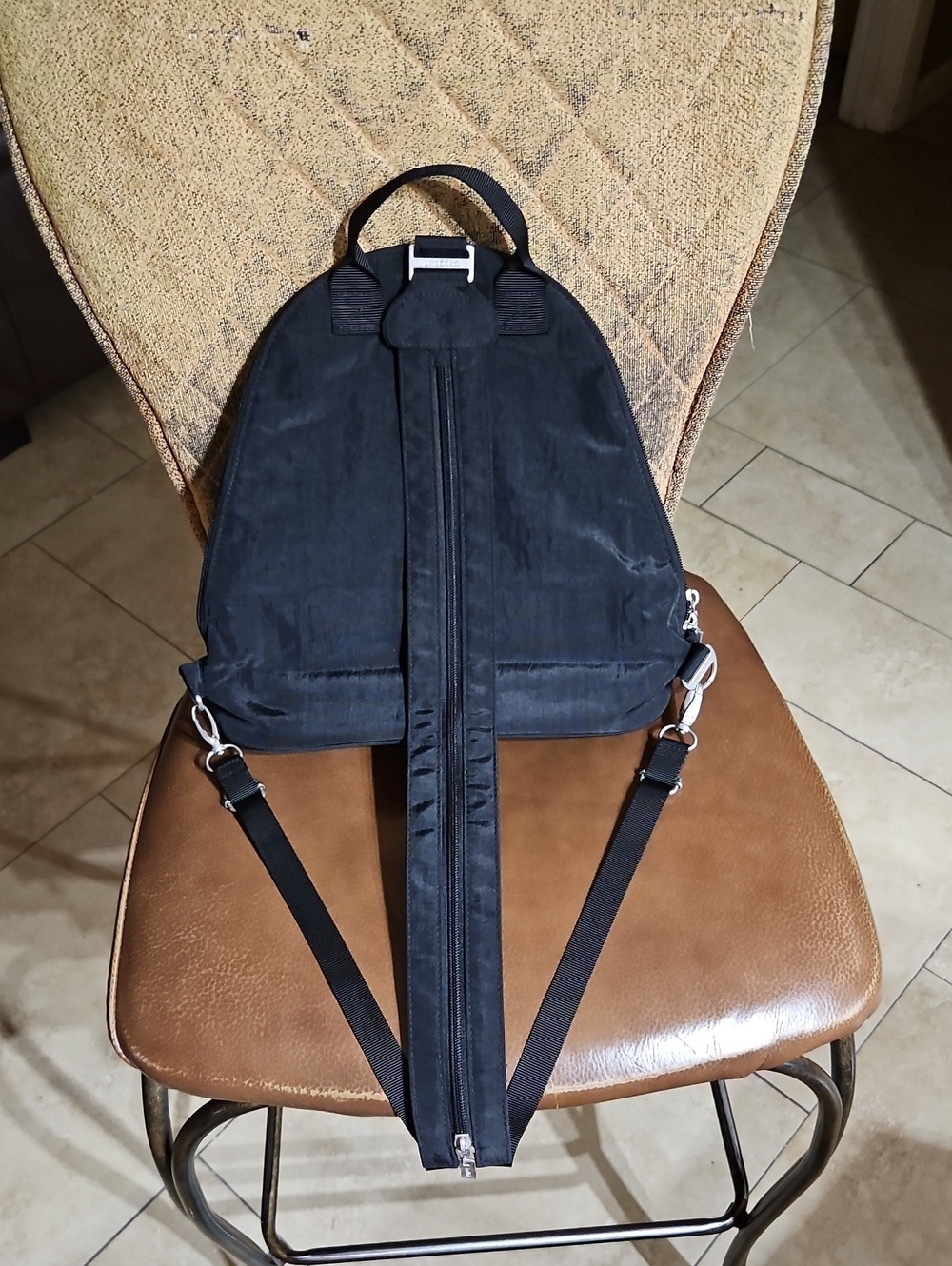 Baggallini Black Nylon Convertible Sling Backpack Bag Purse RFID School Travel - Picture 2 of 5